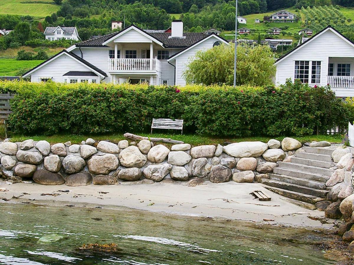 Two-Bedroom Holiday Home In Leikanger ライカンゲル エクステリア 写真