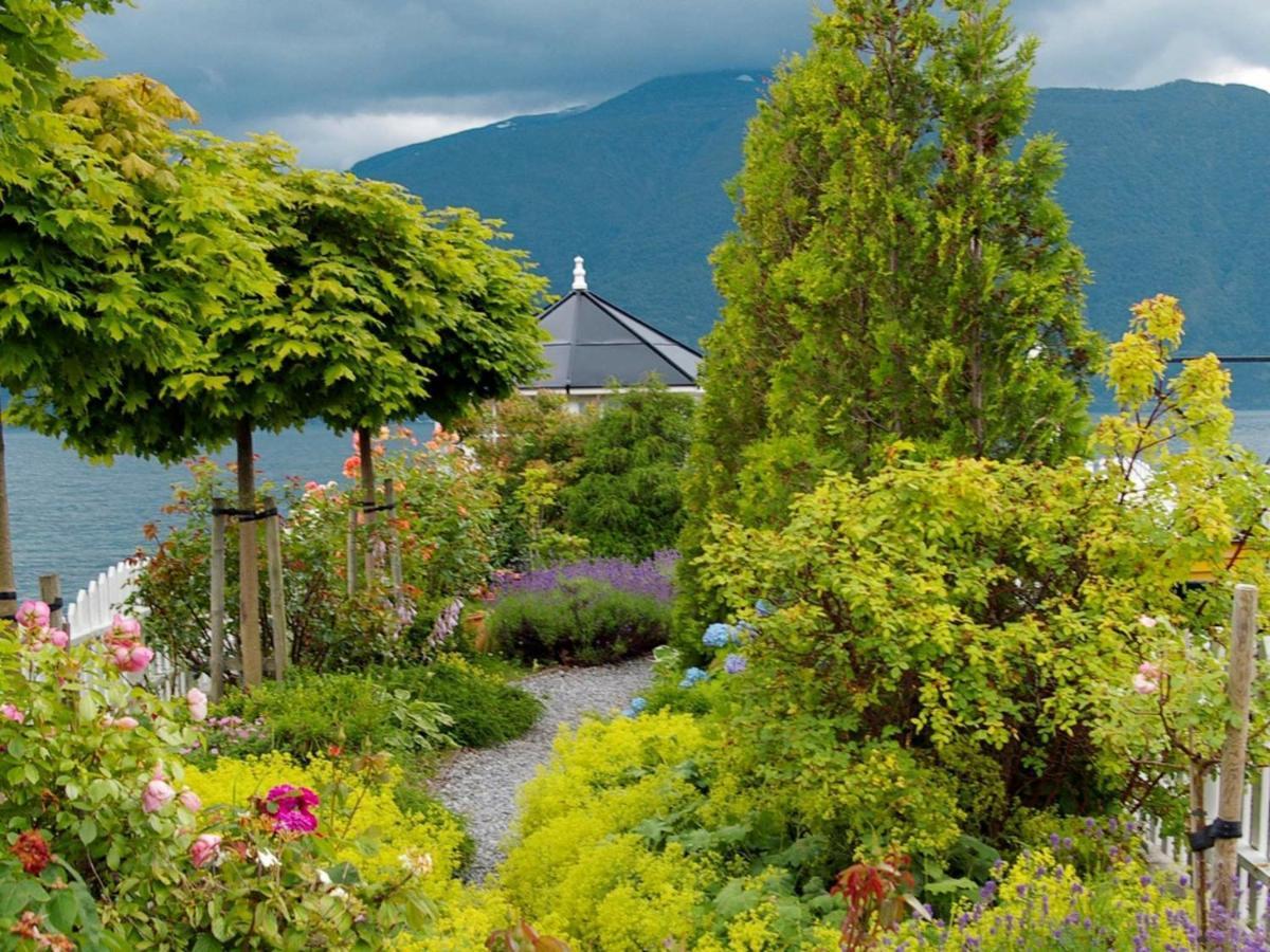 Two-Bedroom Holiday Home In Leikanger ライカンゲル エクステリア 写真