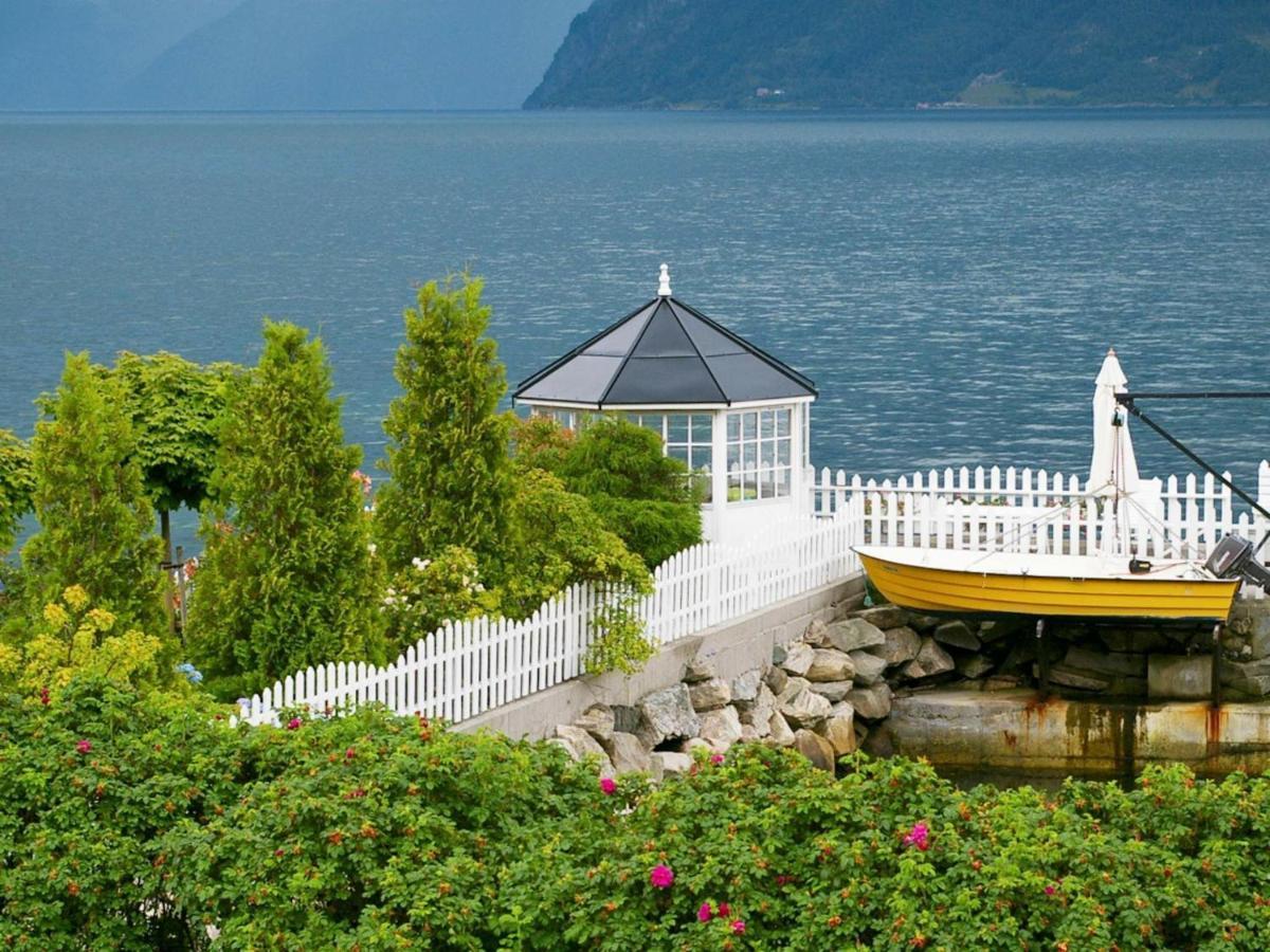 Two-Bedroom Holiday Home In Leikanger ライカンゲル エクステリア 写真